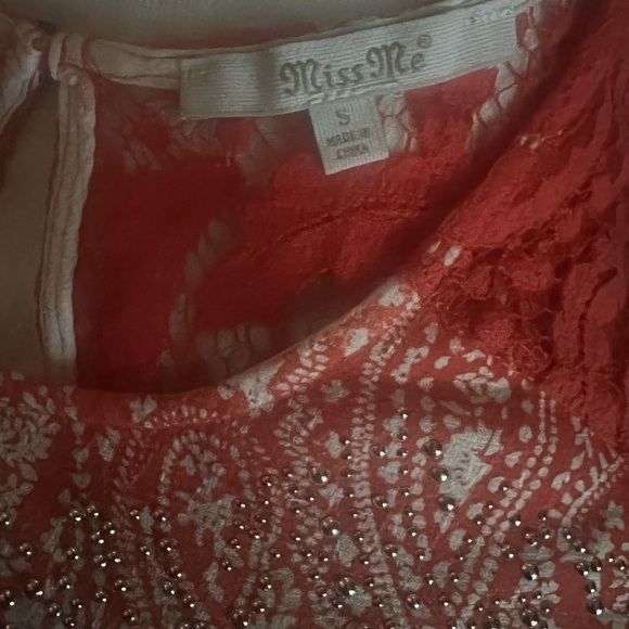 Miss Me Coral Lace Lace Sleeve Tee S - Picture 3 of 4